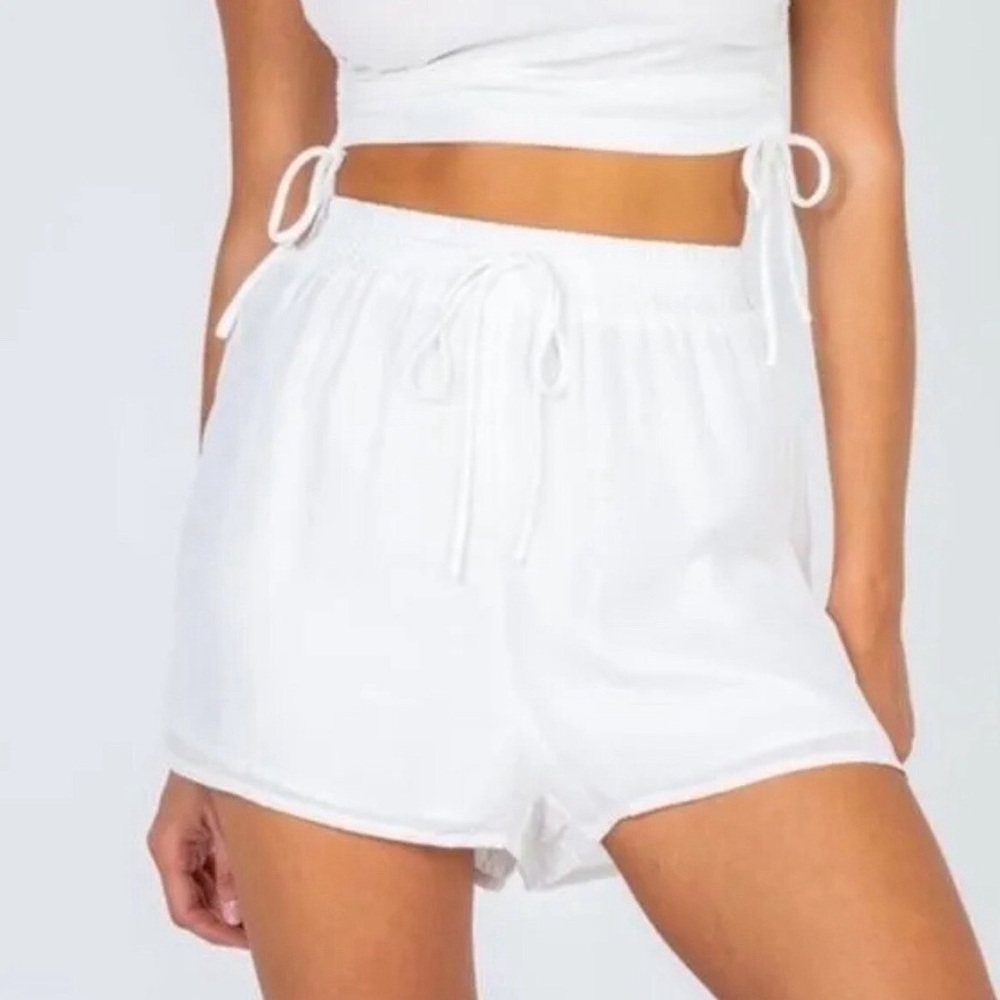 👸Princess Polly👸Women's White Shorts - Picture 1 of 7